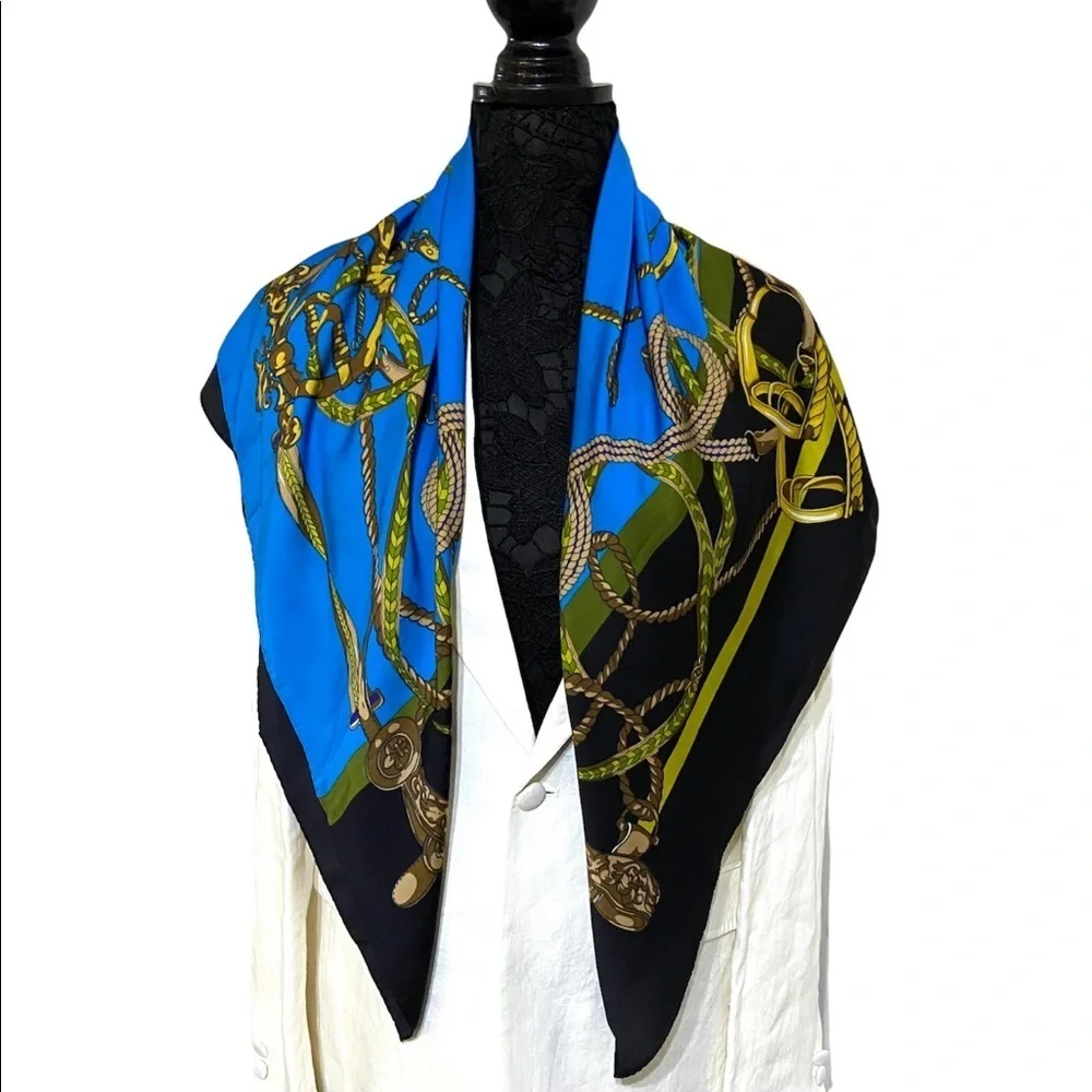 Collectioneighteen scarf - Picture 4 of 10